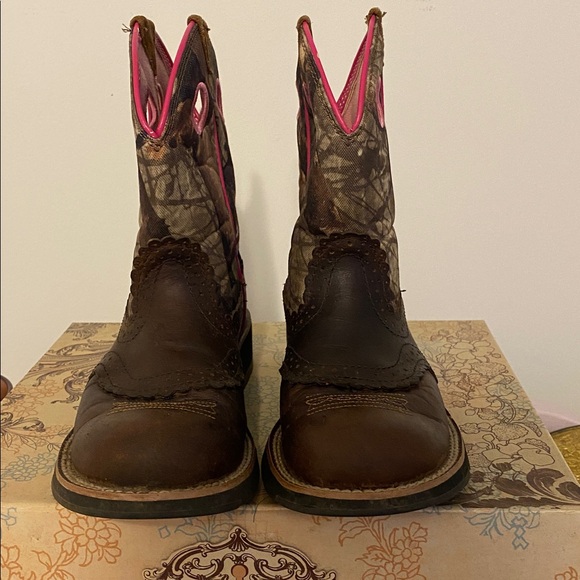 Ariat Brown and Pink Camouflage Boots, good condition - Picture 2 of 5